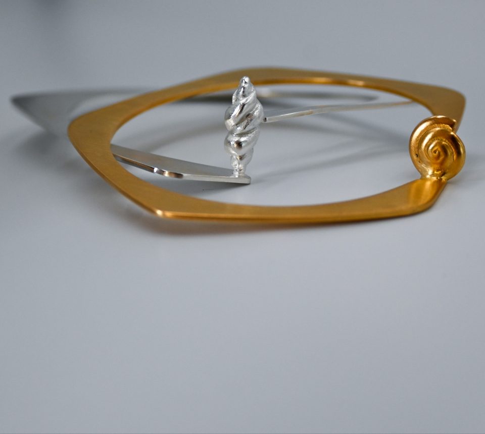 handmade gold plated brass bracelet with seashell, handmade greek gold plated brass bracelet with seashell, handmade summer gold plated brass bracelet with seashell, handmade bracelet for greek summer, handmade gold plated brass creation with seashell for summer.