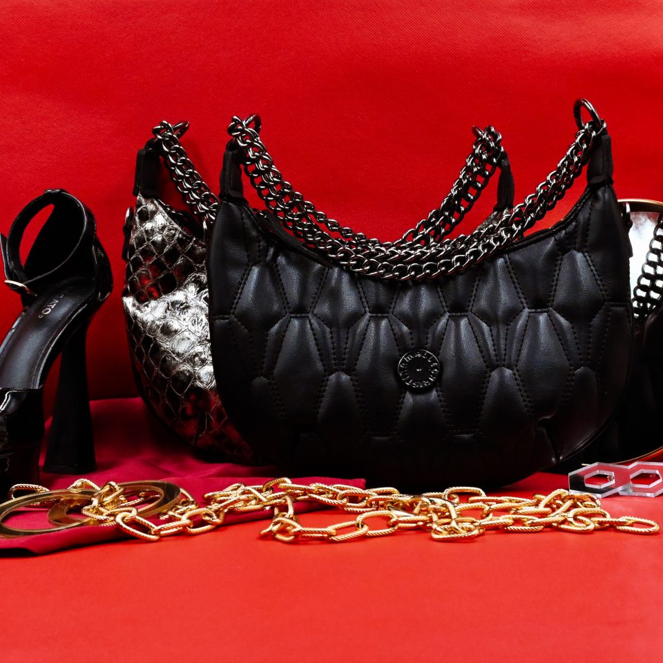 How elegant, how classy, how you? The Black Capitone Halfmoon Bag identifies with the female curves, the warm aura of the female body and becomes like us. christina malle brand bags
