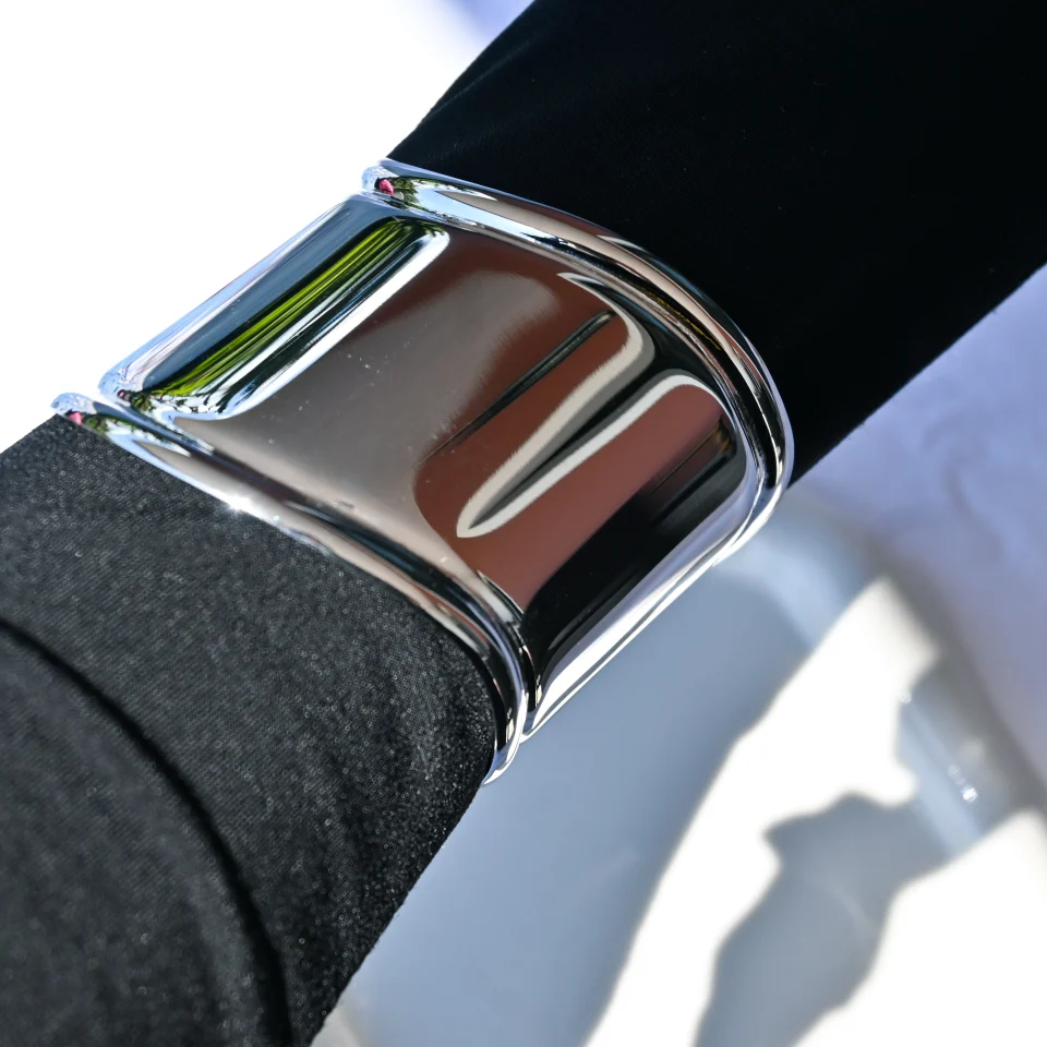 Bold and unforgettable, the Hera Silver Statement Bangle channels ancient Greek beauty with mirror shine. A statement hinged handcuff in silver plated stainless steel with a glossy, reflective finish.