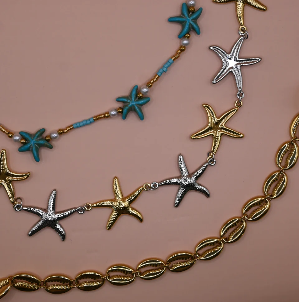 Summer Starfish Choker Necklace made of stainless steel with starfishes in mix of silver and gold color. The perfect necklace to create the hottest summer layerings. A women's summer jewelry for every day.