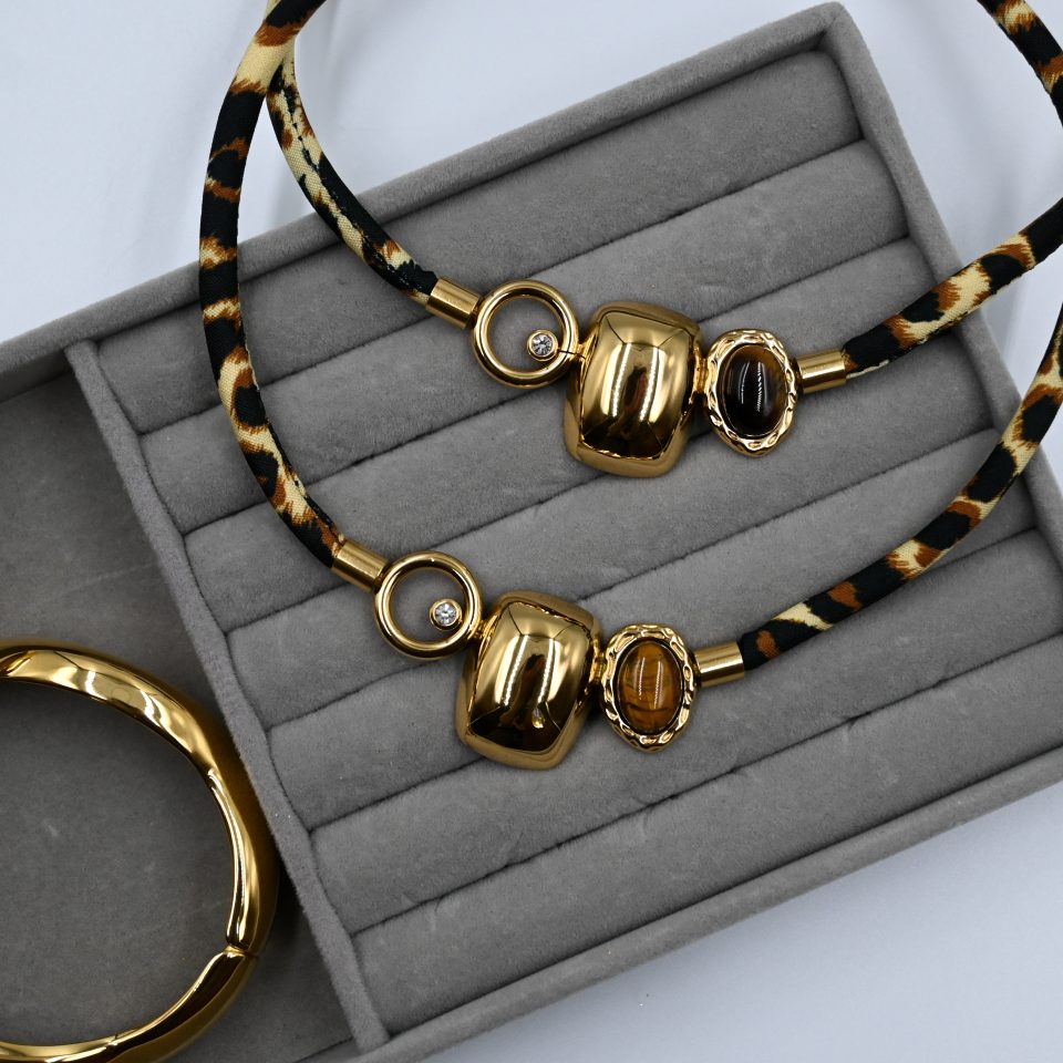 Leopard Gold-Plated Geometric Necklaces, made of stainless steel with 18-karat gold plating and leopard fabric lining. It features steel geometric designs decorated with zircon and brown resin stones with a vintage aesthetic.