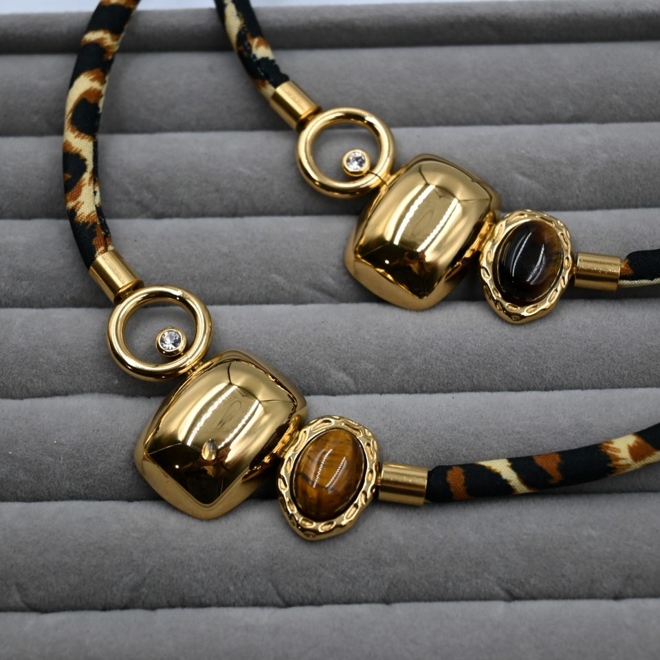 Leopard Gold-Plated Geometric Necklaces, made of stainless steel with 18-karat gold plating and leopard fabric lining. It features steel geometric designs decorated with zircon and brown resin stones with a vintage aesthetic.