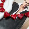 Stunning vintage necklace with red resin hearts and marble effect. Features a gold-plated steel chain that can be adjusted to a total length of 45 cm. Limited edition for Valentine's Day.