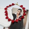 Stunning vintage necklace with red resin hearts and marble effect. Features a gold-plated steel chain that can be adjusted to a total length of 45 cm. Limited edition for Valentine's Day.
