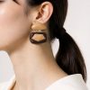 Handmade resin earrings with sculptural geometric design in brown and beige tones and gold-plated steel details. Handmade boho chic earrings for women.