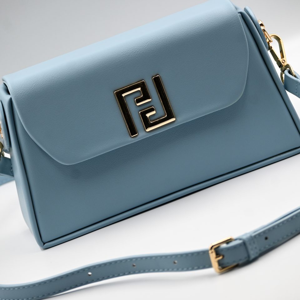Elegant Raffaello light blue shoulder bag, made in Italy from high-quality leatherette. It features a detachable leather strap in the same light blue shade as the bag and adjustable length. It is adorned with gold-tone metal details and a magnetic clasp.