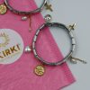 Ιταλικό βραχιόλι charm σε ασημί και χρυσές αποχρώσεις, με συμβολικά charms, μαργαριτάρια, σταυρό και λεπτομέρειες από στρας. Τολμηρό, εμβληματικό και διαχρονικό.